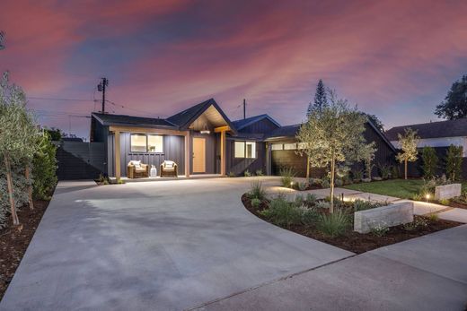 Vrijstaand huis in Los Alamitos, Orange County