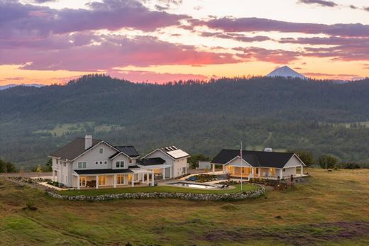 Luxury home in Medford, Jackson County
