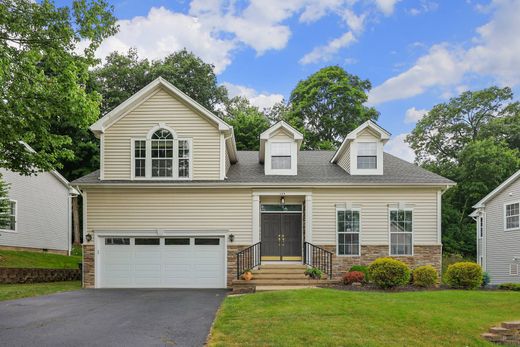 Detached House in Basking Ridge, Somerset County