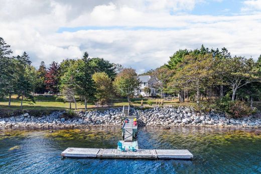 Detached House in Chester Basin, Nova Scotia