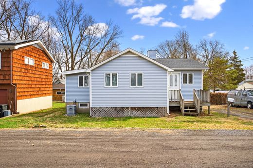 Detached House in Norwalk, Fairfield County