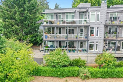 Apartment for sale in Lake Oswego