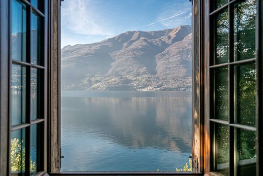 Twee-onder-een-kapwoning in Dervio, Provincia di Lecco