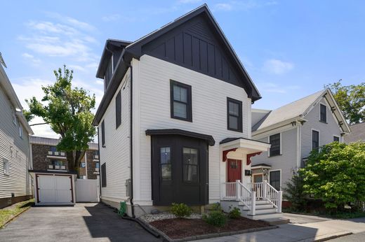 Detached House in Somerville, Middlesex County