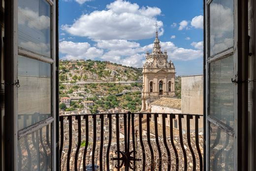 Twee-onder-een-kapwoning in Modica, Ragusa