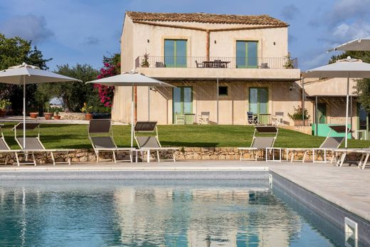 Detached House in Noto, Syracuse