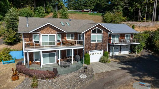 Detached House in North Bend, Coos County