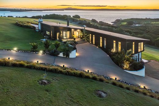 Detached House in Waiheke, Auckland