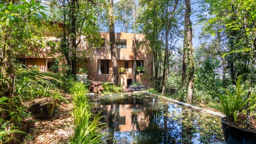 Detached House in Valle de Bravo, Estado de México