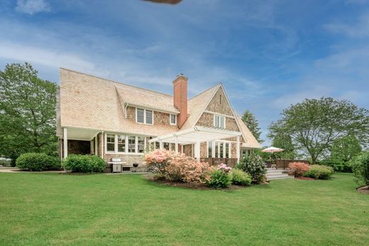 Detached House in Bridgehampton, Suffolk County