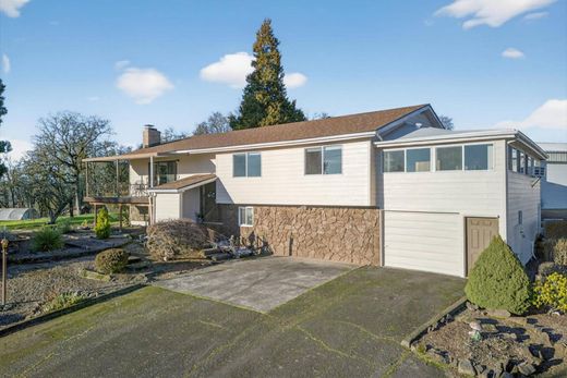 Luxury home in Salem, Marion County