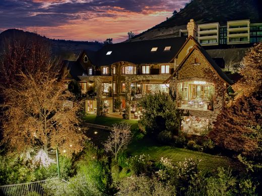 Einfamilienhaus in Lo Barnechea, Provincia de Santiago de Chile