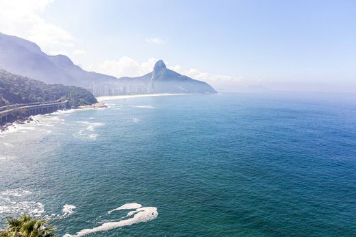 أرض ﻓﻲ ريو دي جانيرو, Rio de Janeiro