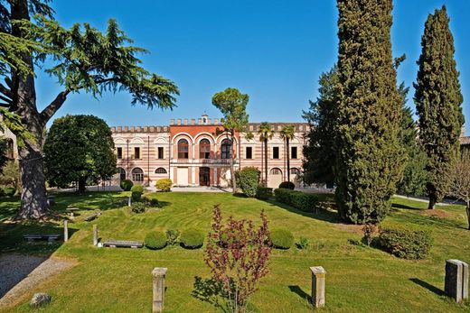 Kasteel in Monzambano, Provincia di Mantova