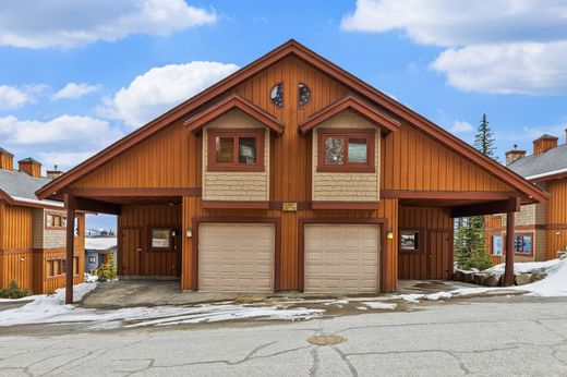 Detached House in Big White Ski, British Columbia