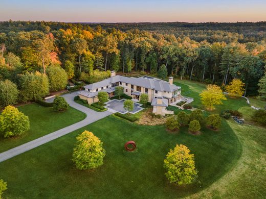 Detached House in Weston, Middlesex County