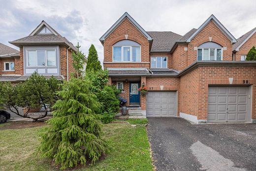 Townhouse in Mississauga, Ontario