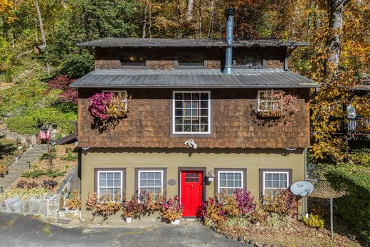 Detached House in Chimney Rock, Rutherford County