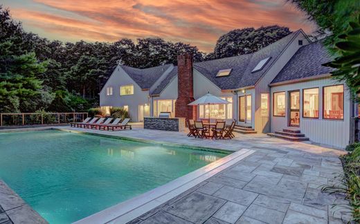 Detached House in Wainscott, Suffolk County