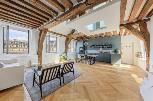 Apartment in Chatelet les Halles, Louvre-Tuileries, Palais Royal, Paris