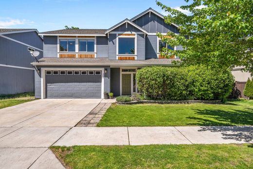 Luxury home in Redmond, Deschutes County