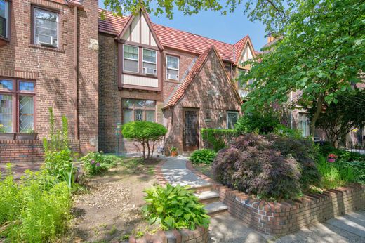 Detached House in Flushing, Queens