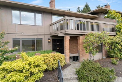 Apartment in Lake Oswego, Clackamas County