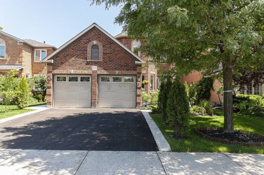 Duplex in Oakville, Ontario