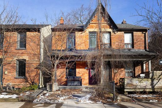 Semidetached House in Toronto, Ontario