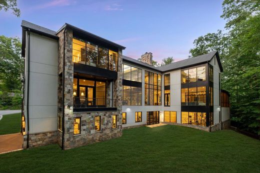 Luxury home in Bethesda, Montgomery County