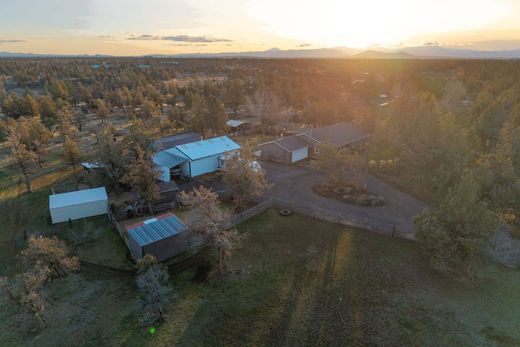 Luxury home in Redmond, Deschutes County