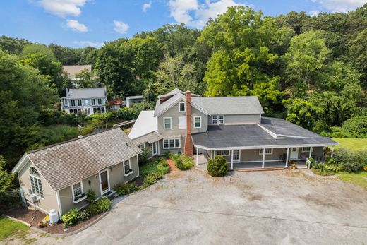 Detached House in Essex, Middlesex County