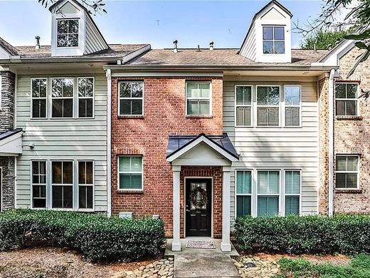 Townhouse in Sandy Springs, Fulton County
