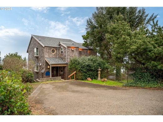 Luxury home in Lincoln City, Lincoln County