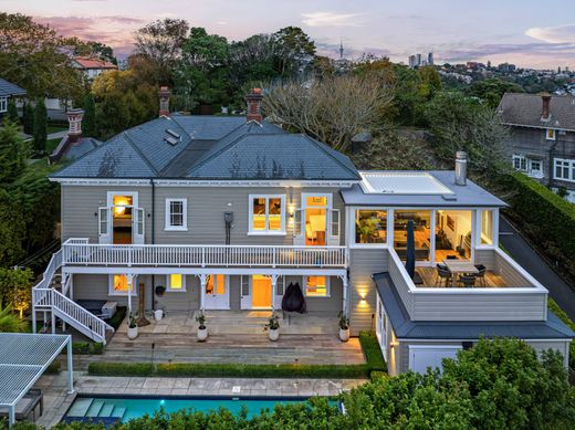 Land in Auckland