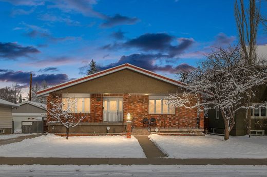 Calgary, Albertaの一戸建て住宅