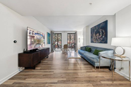 Apartment in Washington, Washington County