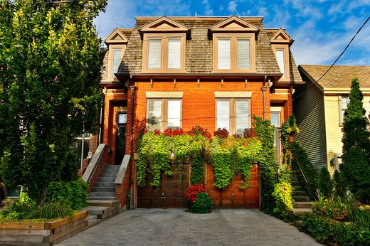 Detached House in Toronto, Ontario