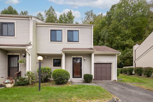 Townhouse in Bethel, Fairfield County