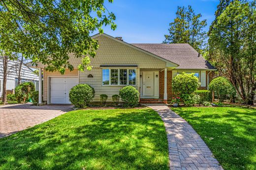 Luxury home in Garden City, Nassau County