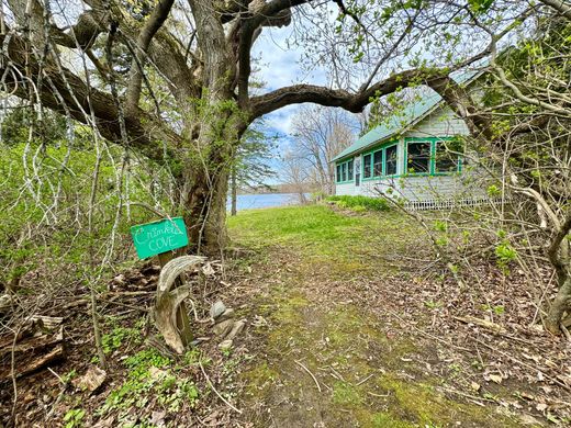 Detached House in North Hero, Grand Isle County