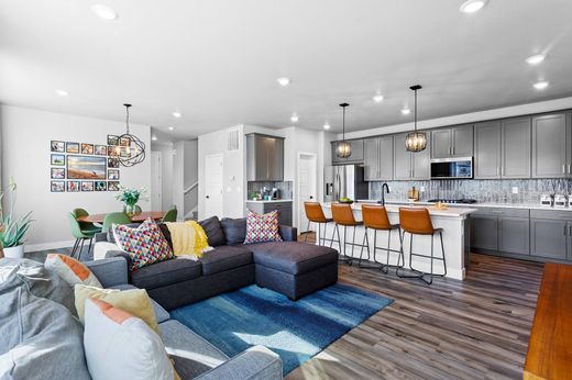 Detached House in Castle Pines, Douglas County