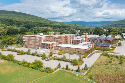 Apartment / Etagenwohnung in North Adams, Berkshire County