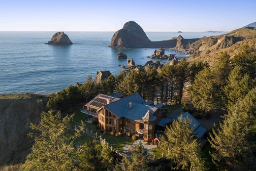 Detached House in Gold Beach, Curry County