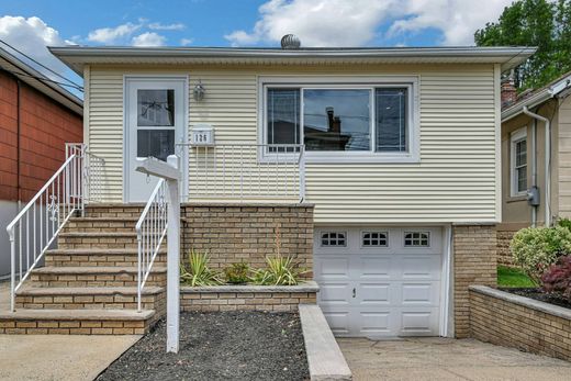 Detached House in Secaucus, Hudson County