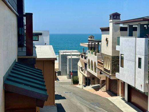 Duplex in Manhattan Beach, Los Angeles County