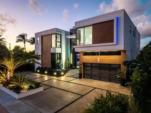Luxury home in Lighthouse PT, Broward County