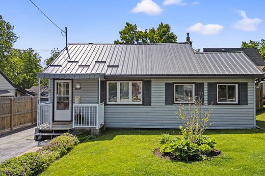 بيت مستقل ﻓﻲ Midland, Ontario