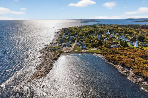 Detached House in Cape Elizabeth, Cumberland County