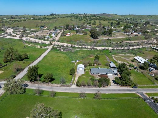 Luxury home in Paso Robles, San Luis Obispo County